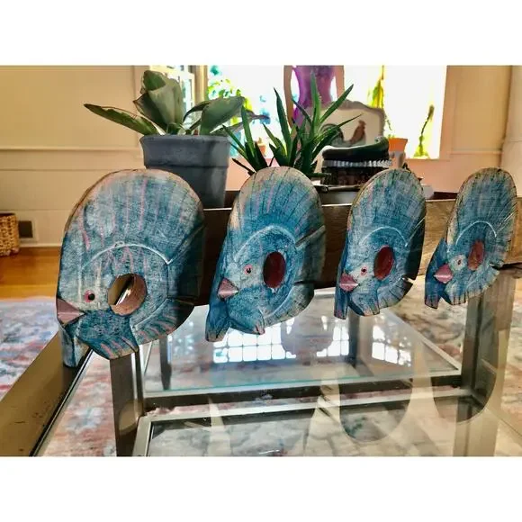 Vintage Hand-Carved wooden Fish Napkin Rings, Holder, Blue Fish, Set of Four - Picture 6 of 9